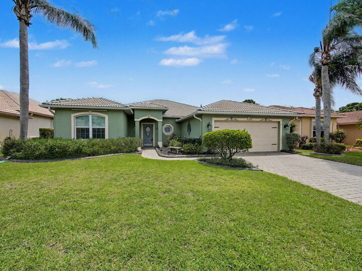 Property Photo:  529 Waverly Circle  FL 34983 