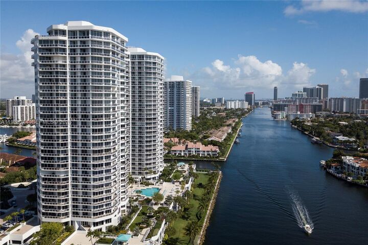 Property Photo:  3802 NE 207th St 1001  FL 33180 