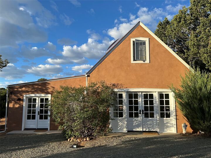 Property Photo:  15 Toltec Road  NM 87505 