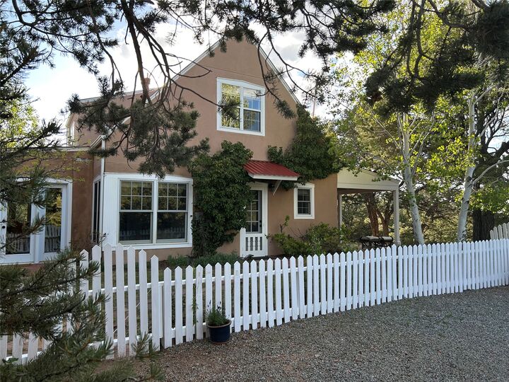 Property Photo:  15 Toltec Road  NM 87505 