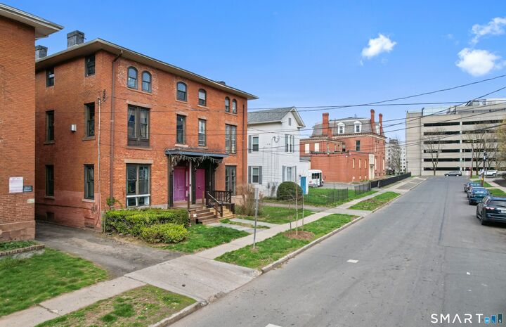 Property Photo:  24 Madison Street 3rd Floor  CT 06106 