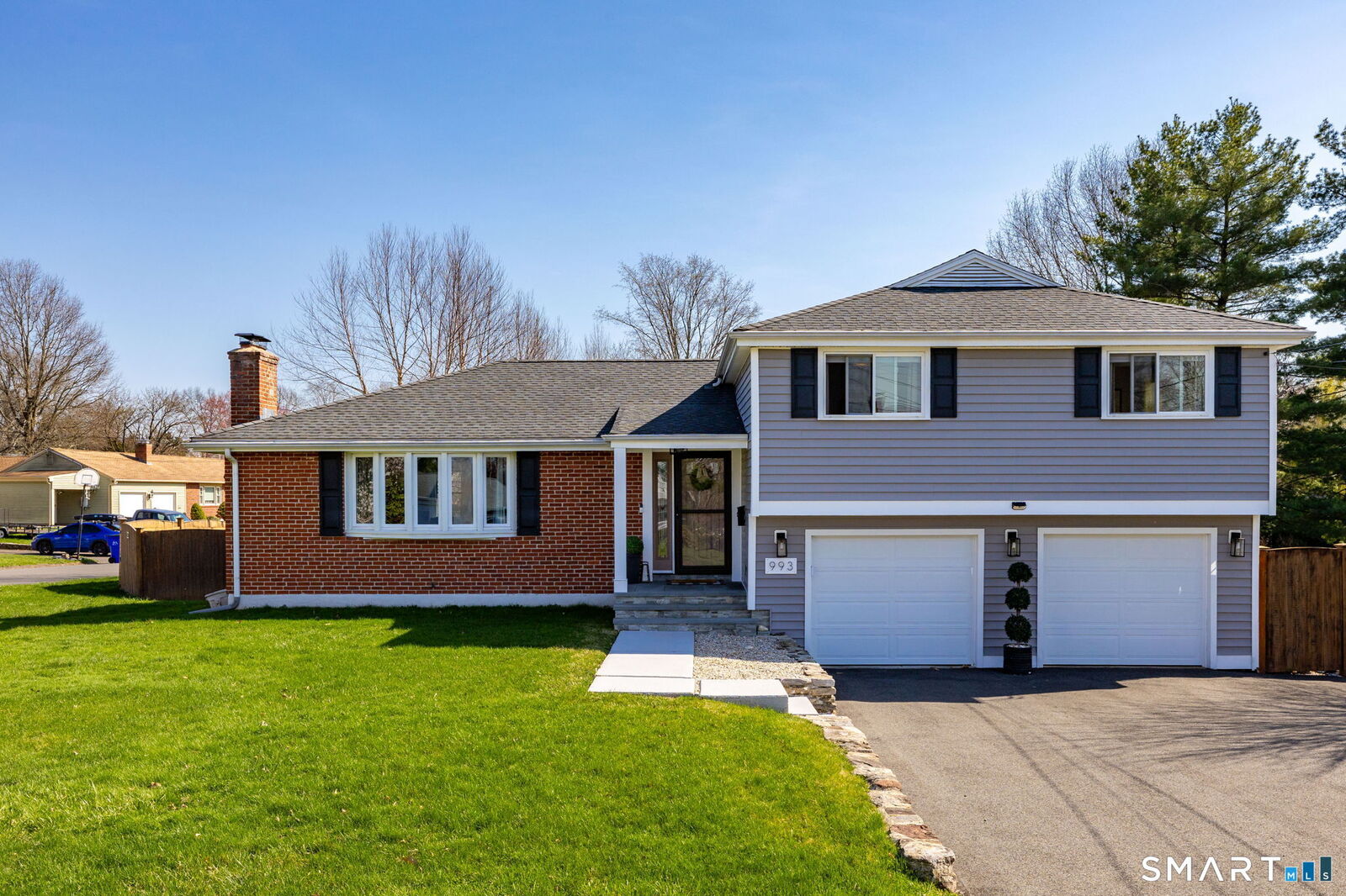 Property Photo: 993 Cloverdale Circle CT 06109