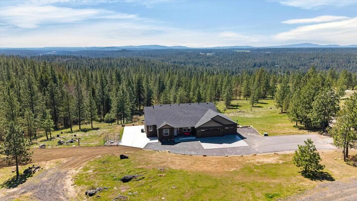 Property Photo:  6528 E Robin Ln  WA 99003 