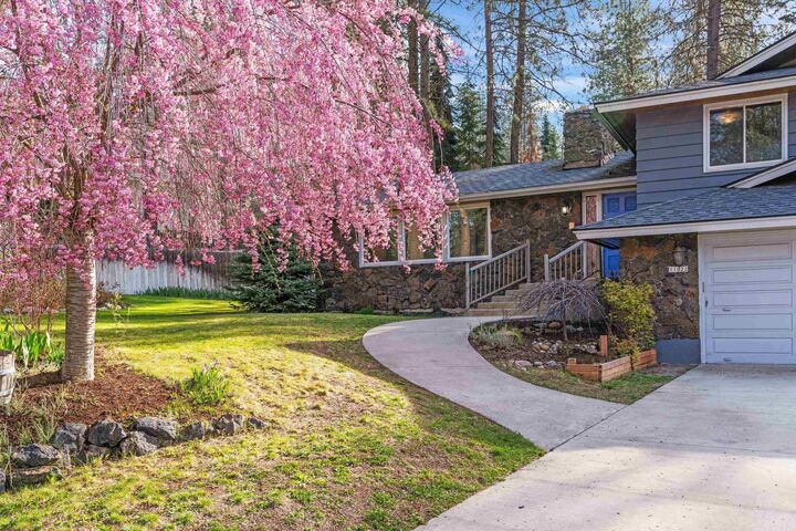 Property Photo:  11622 N Fairwood Dr  WA 99218 