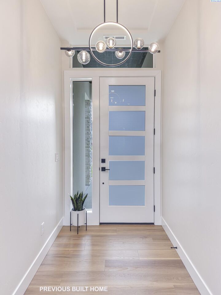 Property Photo:  2911 Meadowlark Ave  WA 99352 