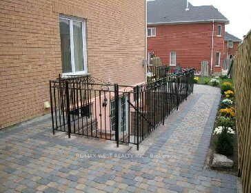 Property Photo: 64 Kingmount Crescent ON L4B 3X4