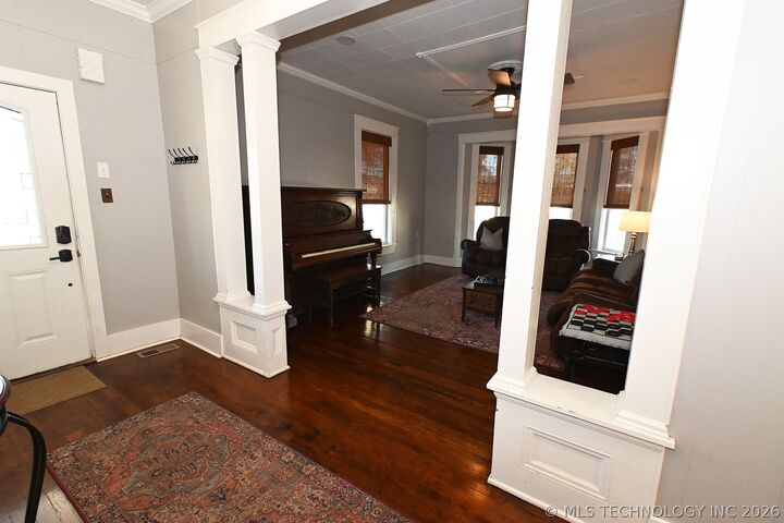 Property Photo:  812 N Main Street  OK 74435 