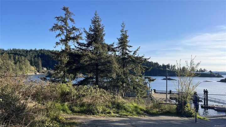 Property Photo: 1201 Port Washington Rd BC V0N 2M1