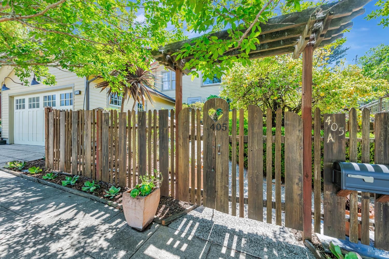 Property Photo:  405 Oakdale Avenue  CA 94920 