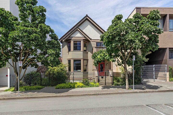 Property Photo: 33 E 6th Avenue BC V5T 1J3