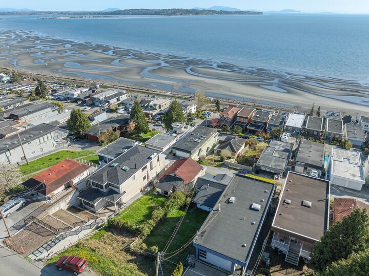 Property Photo: 15412 Columbia Avenue BC V4B 1J9