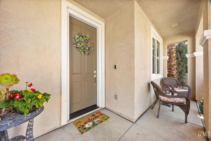 Property Photo:  6119 Pilar Way  CA 93306 