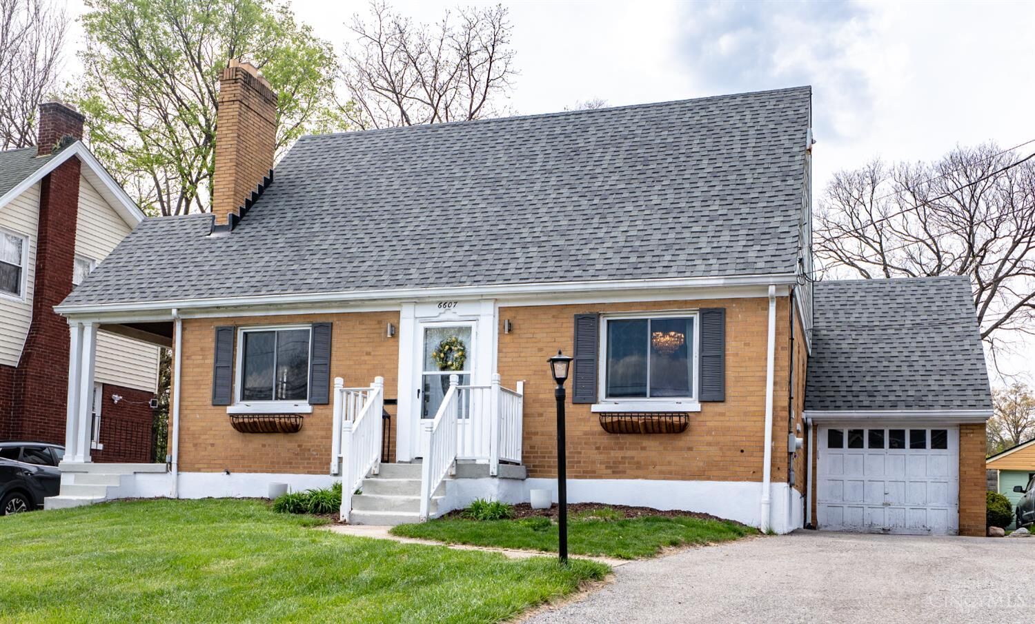 Property Photo: 6607 Plainfield Road OH 45236