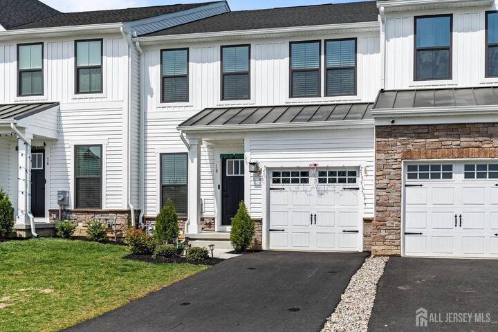 Property Photo:  18 Rosemary Way  NJ 08054 