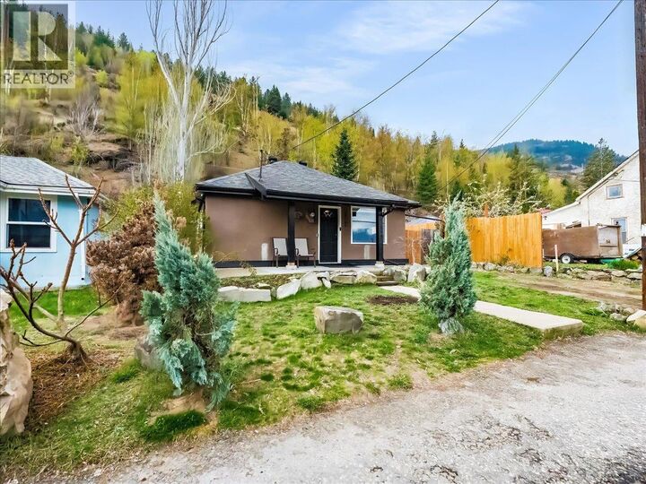 Property Photo: 2006 Daniel Street BC V1R 4G9