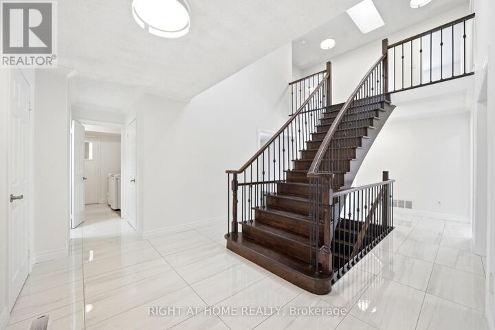 Property Photo: 36 Ravenview Drive ON L1R 1Y2