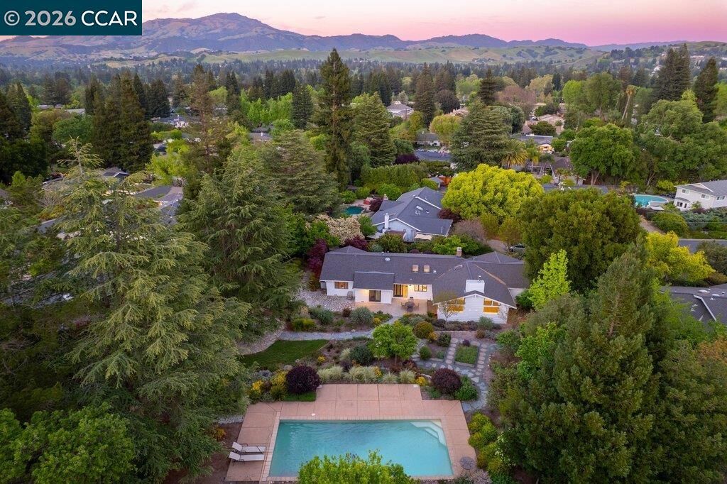 Property Photo:  26 Rio Del Ct  CA 94526 