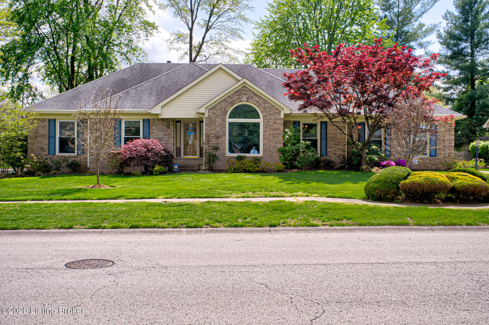 Property Photo:  9804 Colonnades Pl  KY 40299 