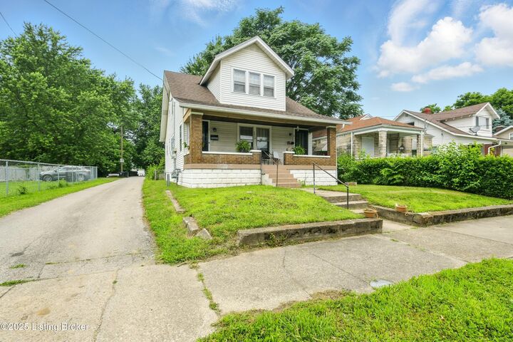 Property Photo:  2618 S 5th St  KY 40208 