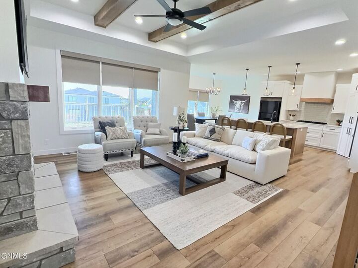 Property Photo:  1903 Tule Lane  ND 58503 