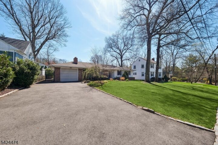 Property Photo:  40 Birchwood Ave  NJ 07052 