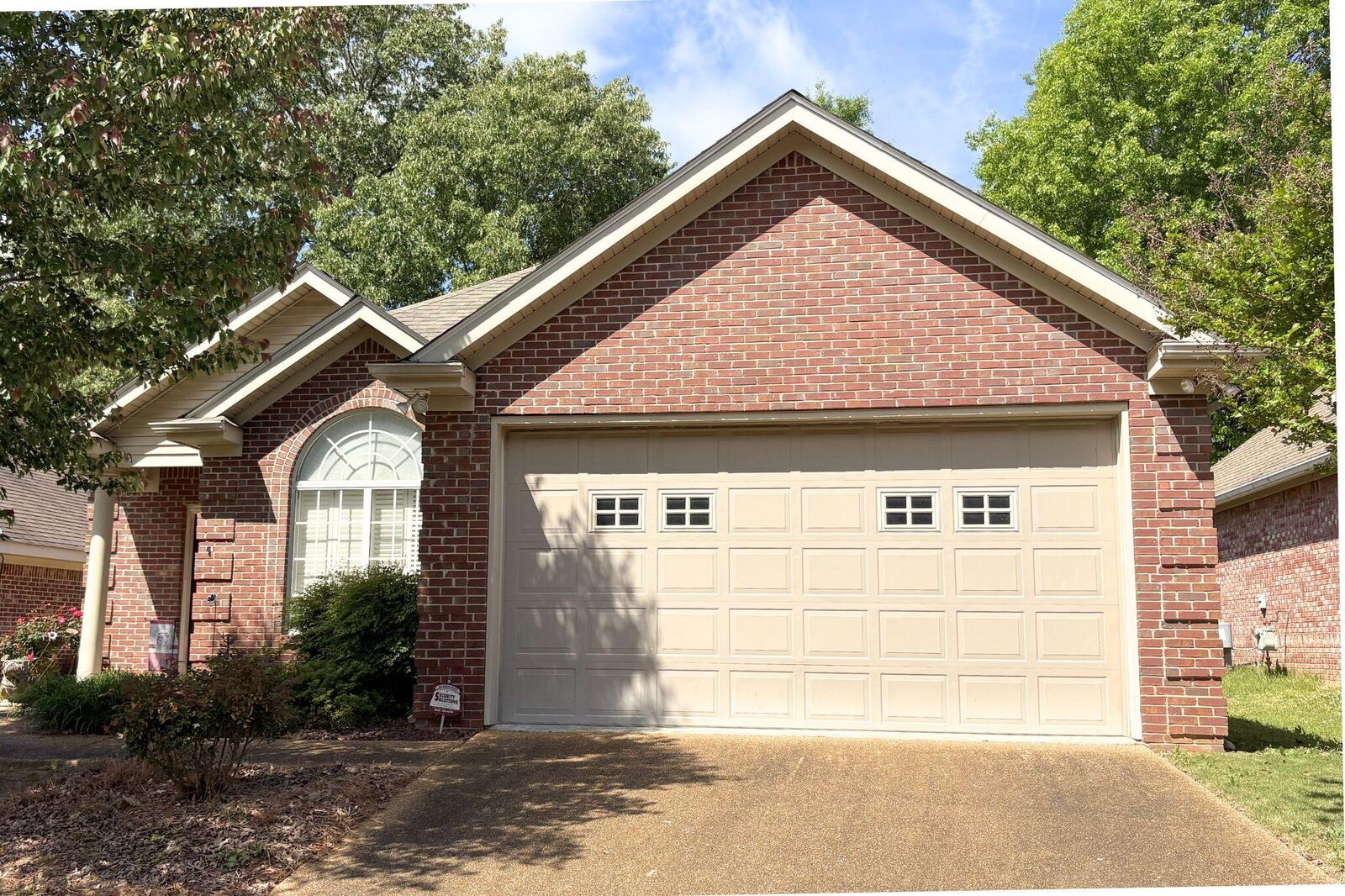 Property Photo:  516 Hummingbird Lane  MS 39759 