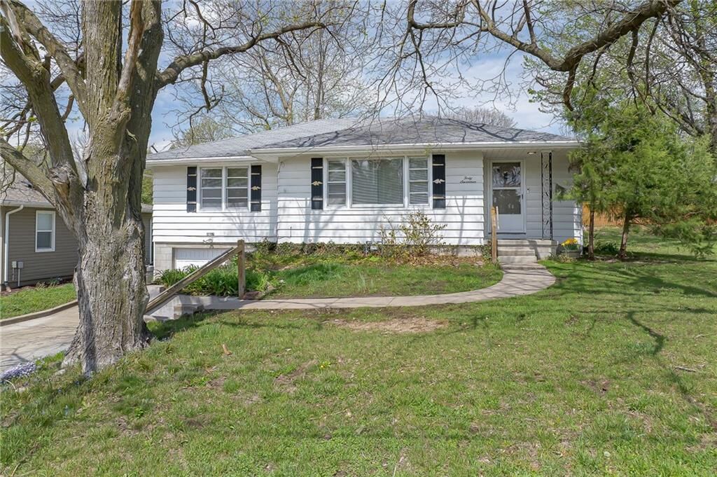 Property Photo: 4017 Pacific Street MO 64507