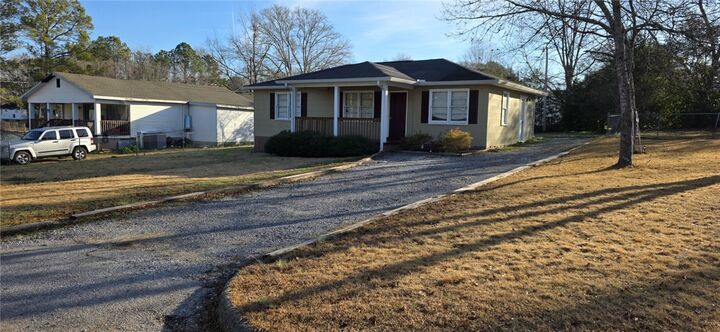 Property Photo:  112 N 13th Avenue  AL 36863 