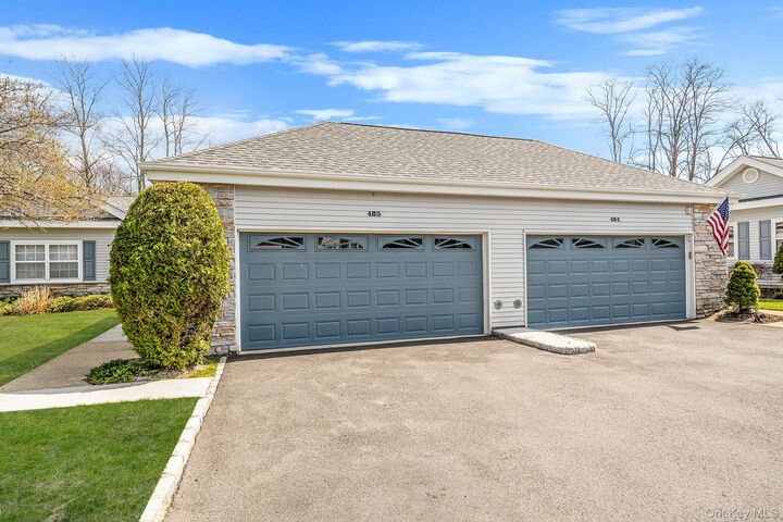 Property Photo:  485 Woodscreek Court  NY 11955 