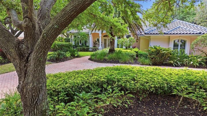 Property Photo:  402 Macewen Drive  FL 34229 