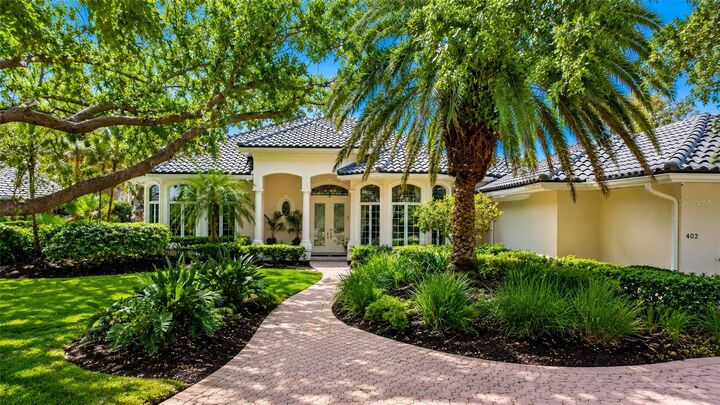 Property Photo:  402 Macewen Drive  FL 34229 