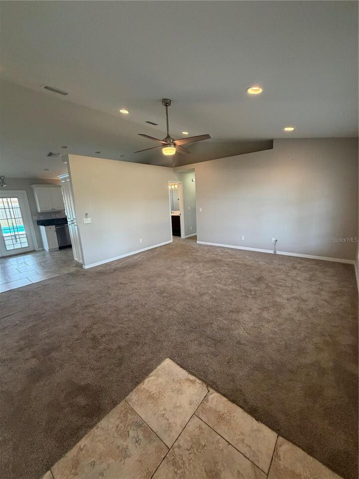 Property Photo:  5741 SE 21st Lane  FL 34480 