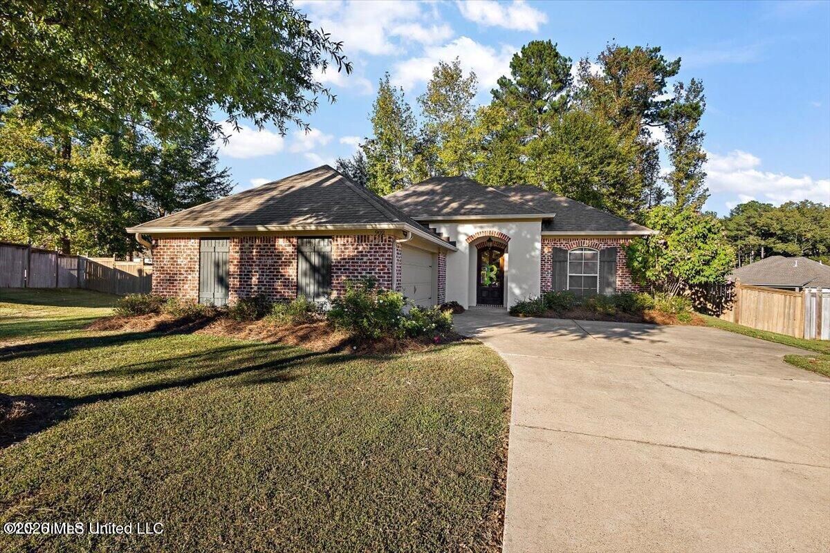 Property Photo:  902 Timberton Drive  MS 39208 