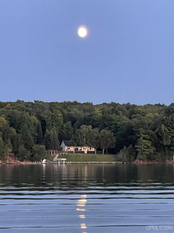 Property Photo:  14098 Bayview Drive  MI 49946 