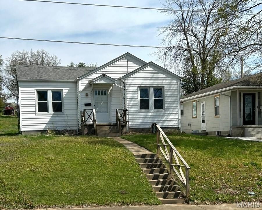 Property Photo:  1323 E 6th Street  MO 63090 