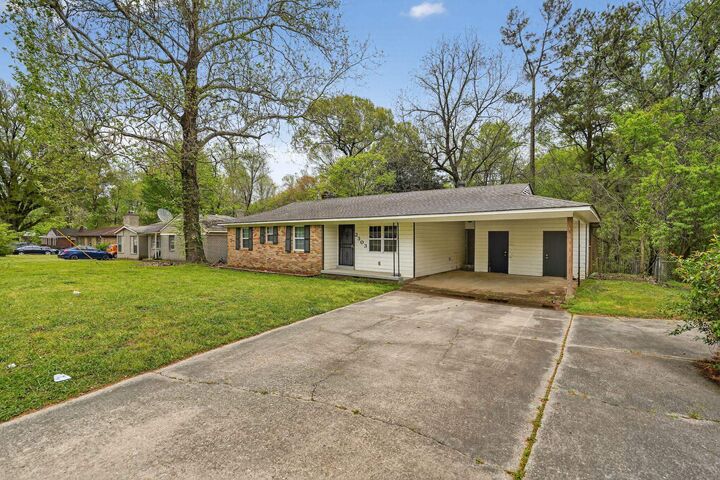 Property Photo: 2303 St Elmo Ave TN 38127