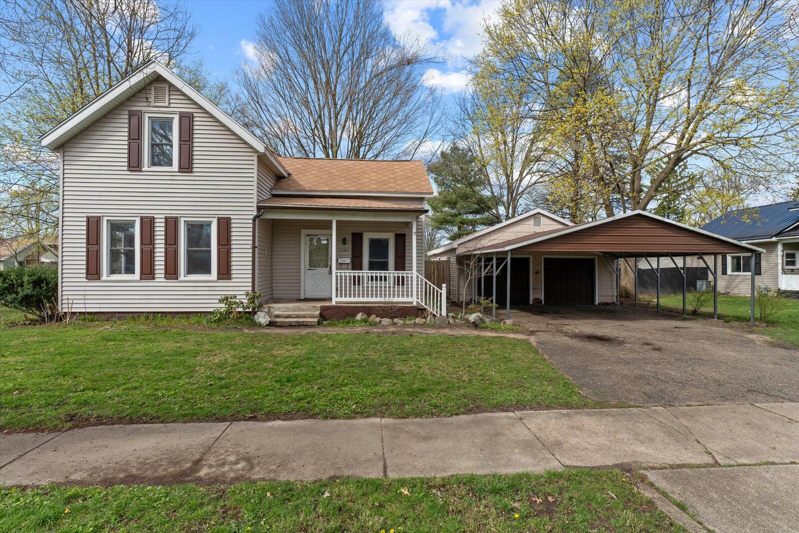 Property Photo: 1301 Regent Street MI 49120
