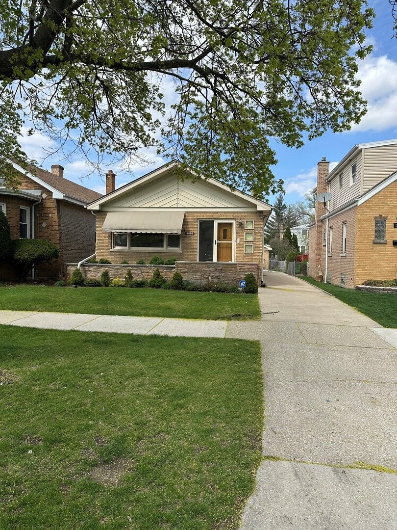 Property Photo:  5636 W Sunnyside Avenue  IL 60630 