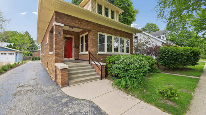 Property Photo: 407 N Pine Avenue IL 60004