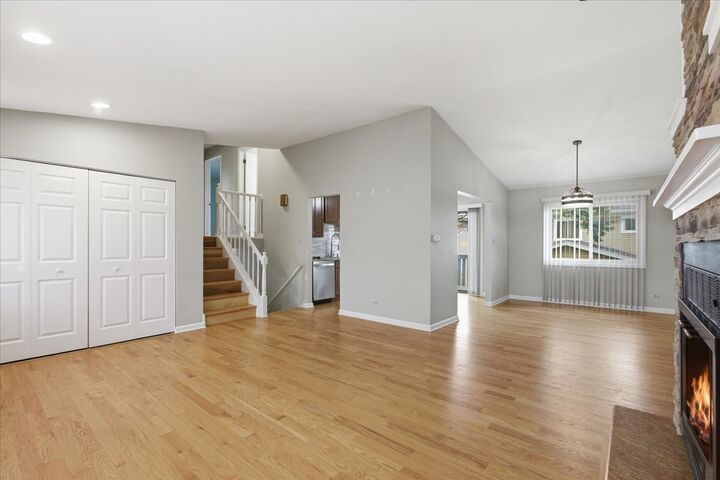 Property Photo:  1590 Bayside Court  IL 60192 