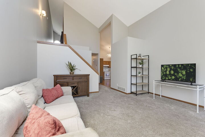 Property Photo:  824 E Kahler Road 824  IL 60481 