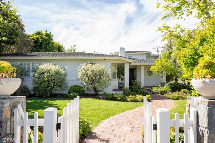 Property Photo:  515 Kings Place  CA 92663 