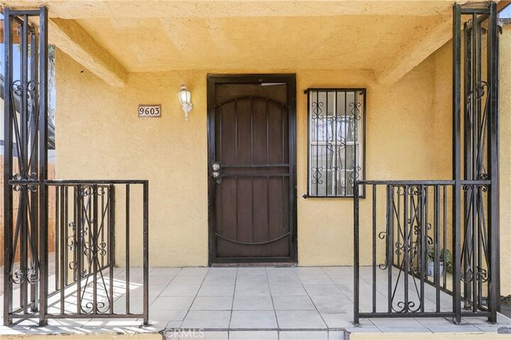 Property Photo:  9603 Holmes Avenue  CA 90002 