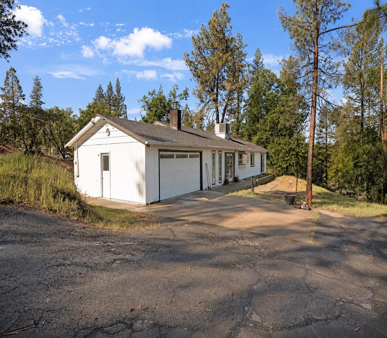 Property Photo: 4420 Pleasant Oak Court CA 95667