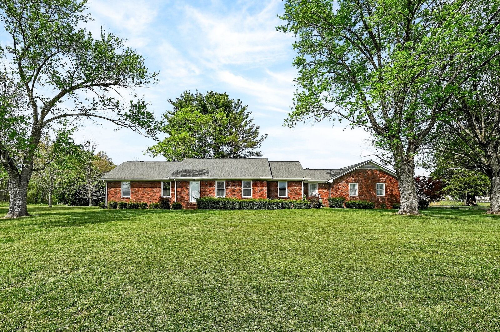 Property Photo:  530 W Main St  TN 37166 