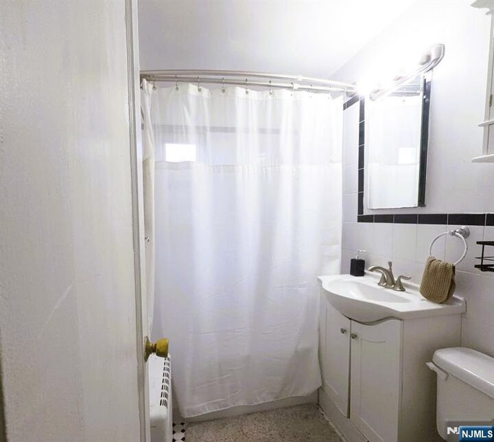 Property Photo:  451 Heath Place 2  NJ 07601 