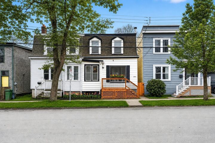 2490 John Street — photo 1