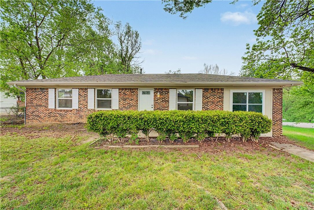 Property Photo:  2104 Wood Street  AR 72756 