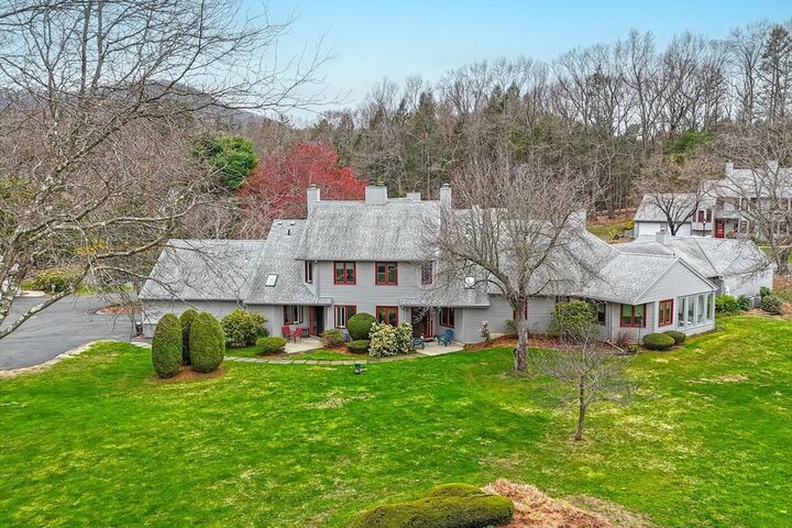 Property Photo:  8 Baldwin Ln 8  MA 01002 