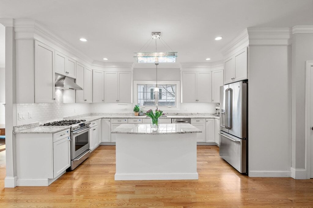 Property Photo:  198 Lowell St 1  MA 02453 